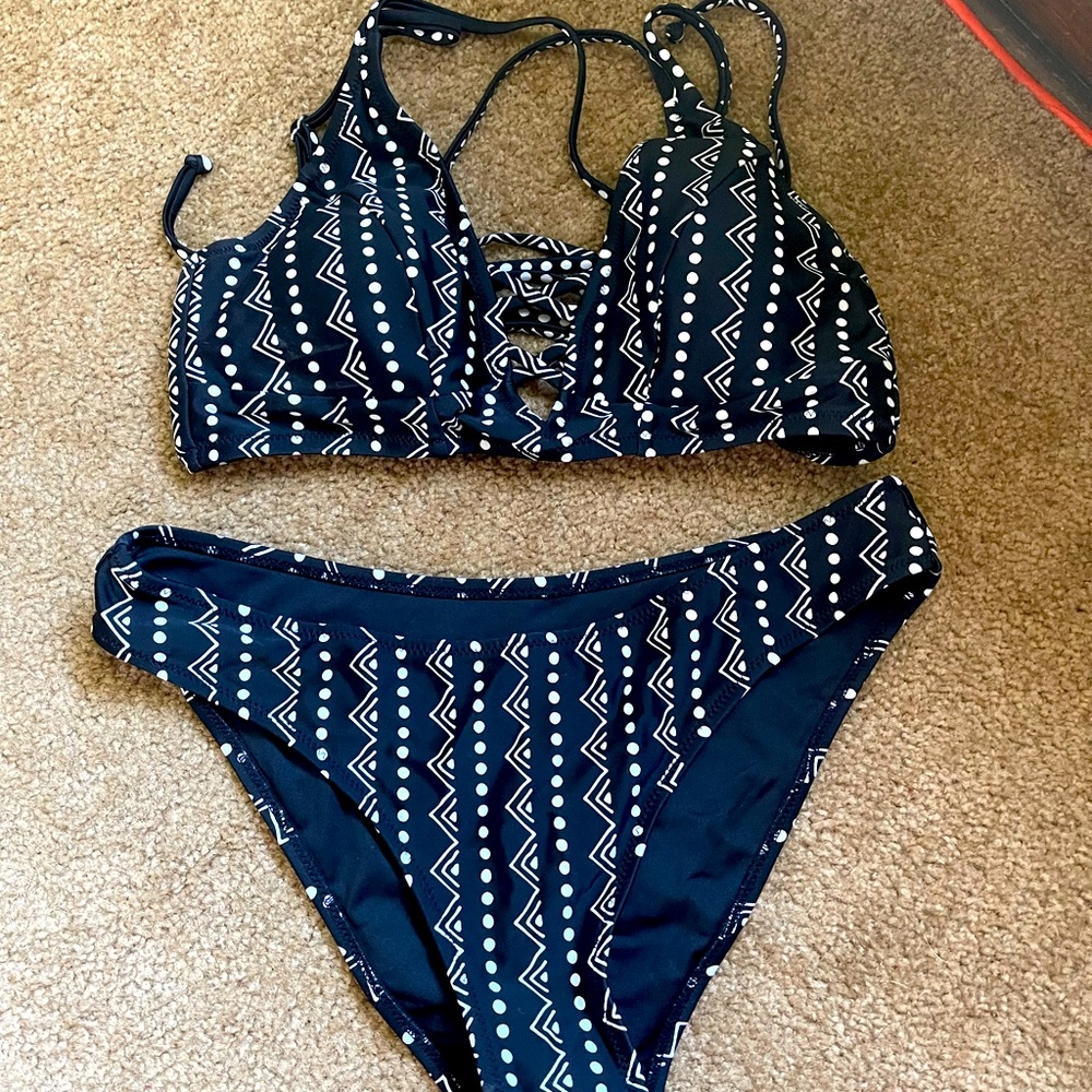 CUPSHE bikini, size medium. Black and white in color.